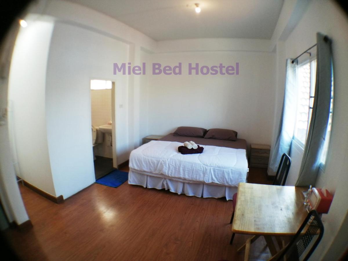 Miel Bed Hostel & Gallery Chiang Mai Exterior photo