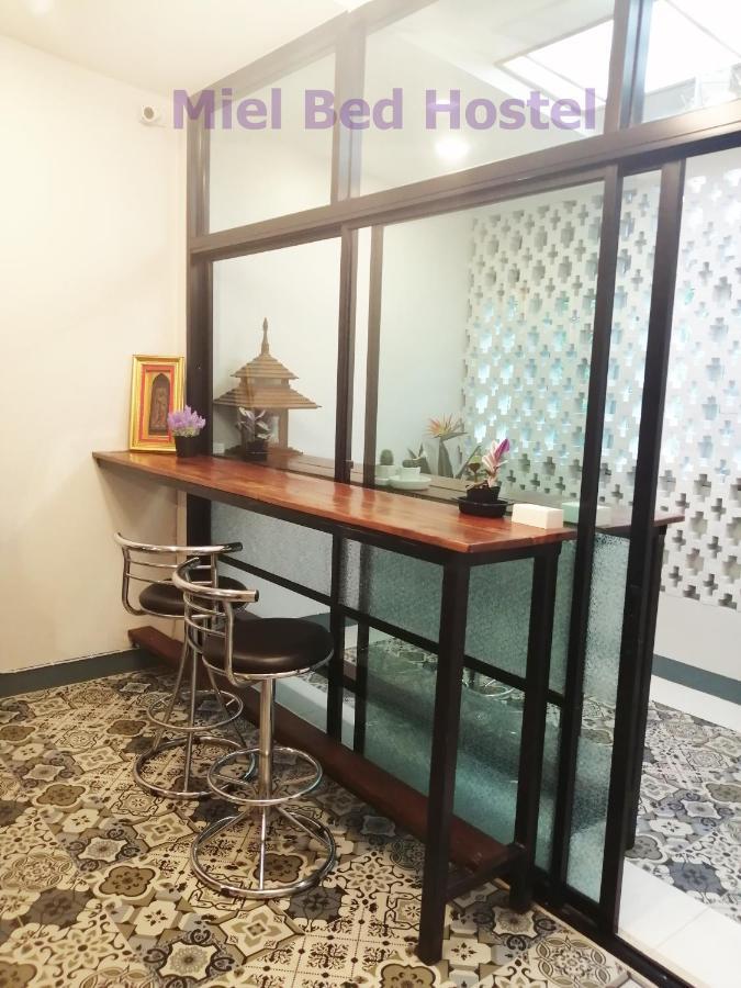 Miel Bed Hostel & Gallery Chiang Mai Exterior photo